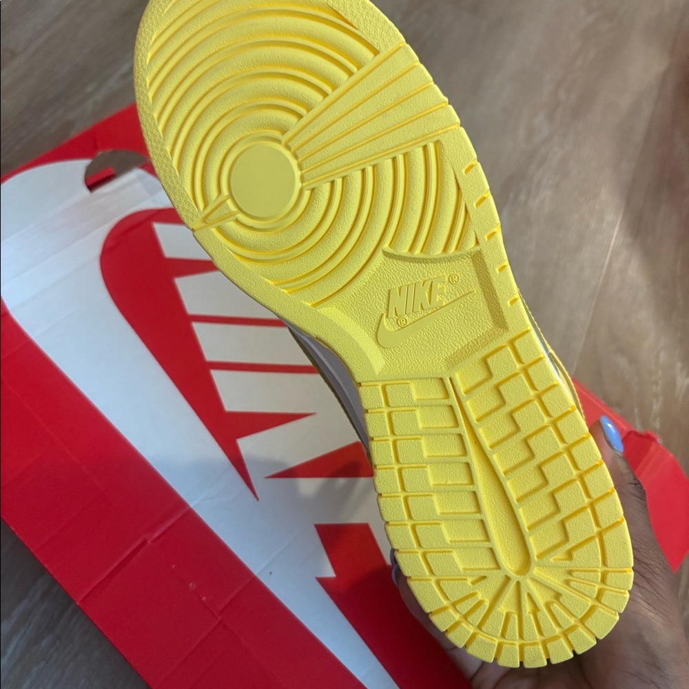 Dunks - Picture 2 of 2